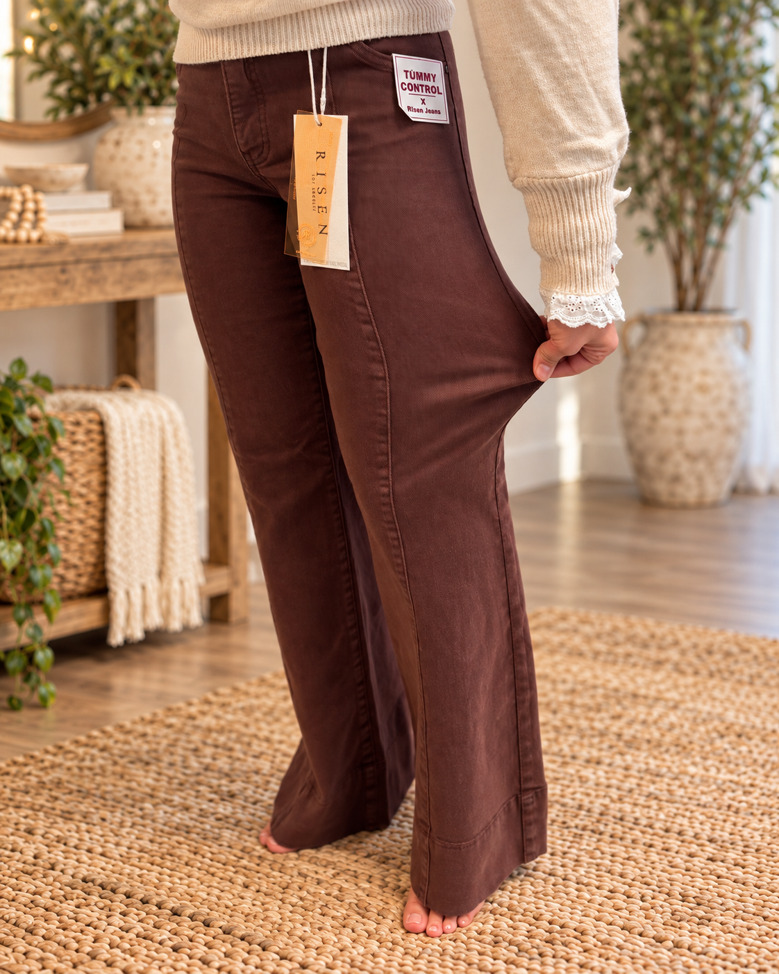 Risen brown jeans fabric detail